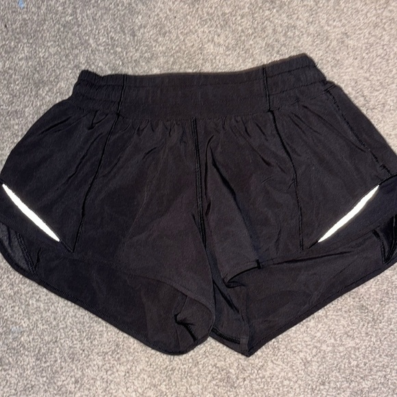 Lululemon Lined Hotty Hot Short 2.5” - Picture 1 of 1